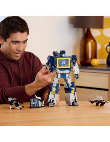 LEGO ICONS 10358 Transformers: Soundwave