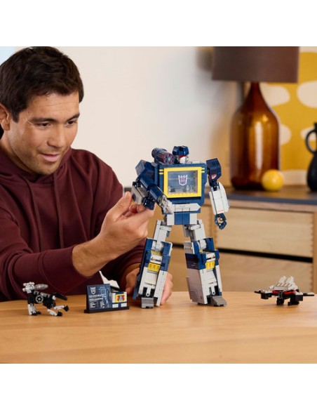 LEGO ICONS 10358 Transformers: Soundwave