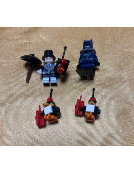 LEGO (SEGUNDA MANO) HEROES DC 76010 The Penguin Face off